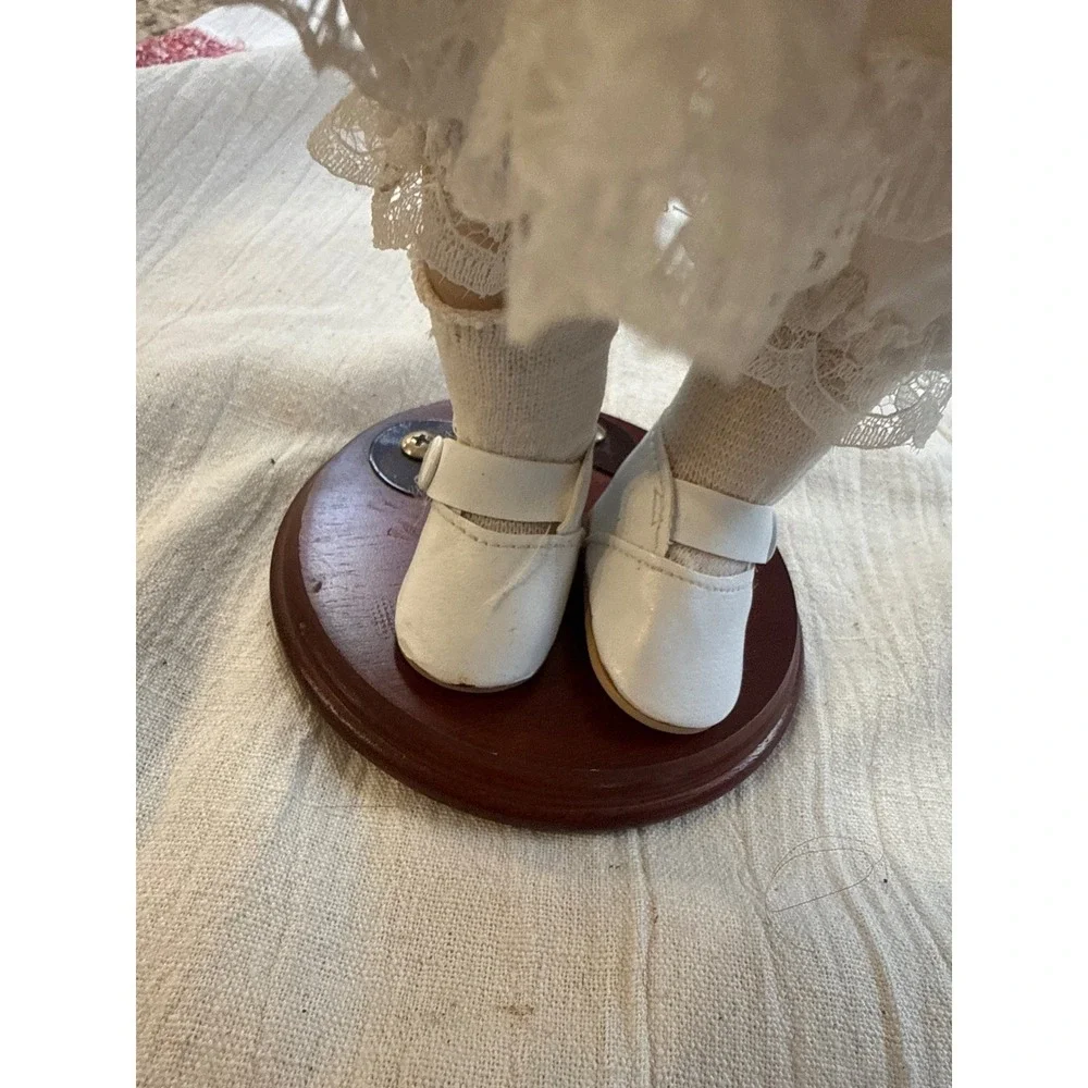 Dynasty Doll Collection A Stroll in the Park Porcelain Doll Blonde Blue Eyes 16